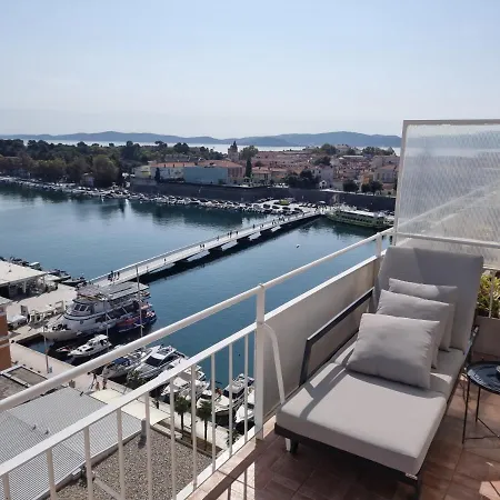 Bay View * Ζαντάρ